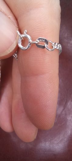 Vintage jewelry is sold individually for 5 to 10 euros