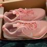 Nike shoes Image 3