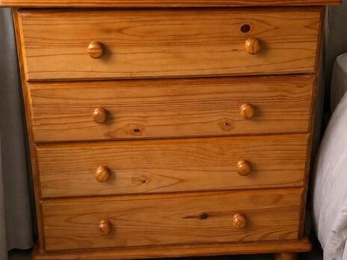 Chest of drawers