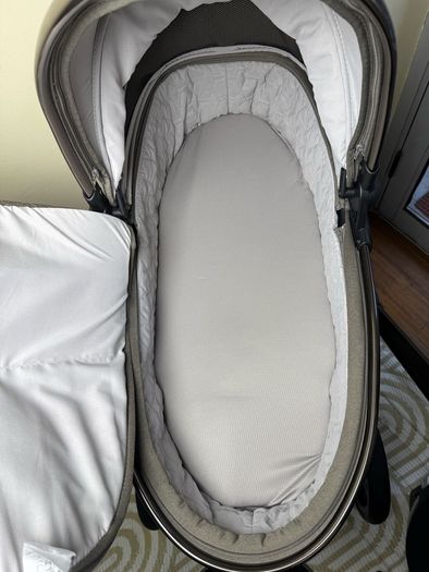 Full Egg 3 travel system Cybex car seat and isofix base