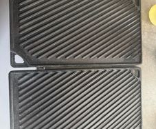 2 x Lodge cast iron griddle