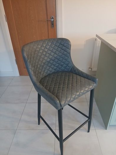 Custom kitchen island and chairs