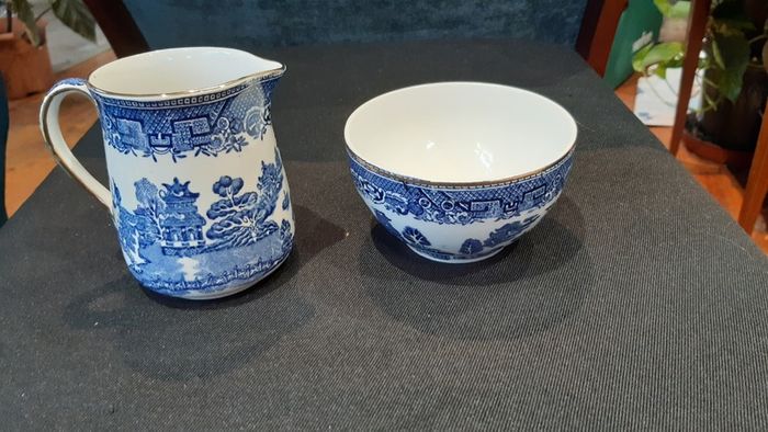 20 piece Arklow Pottery Blue Willow pattern tea set