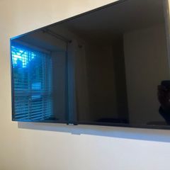 SAMSUNG 32" QLED Smart TV | Perfect Condition