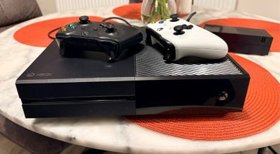 Xbox One 500gb + 2 controllers