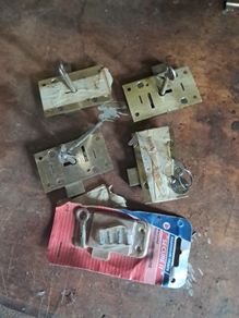 5 locks with keys