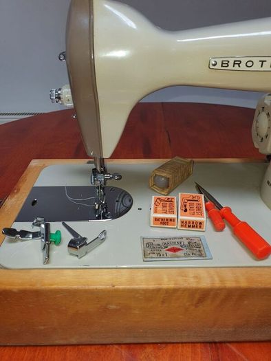 vintage singer sewing machine