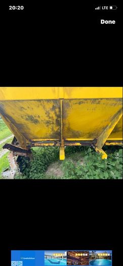 Road gritting body
