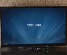 Toshiba 32" Smart TV (32W3863DB) + Remote