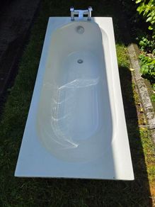Bath less than 1 years old in a perfect condition
