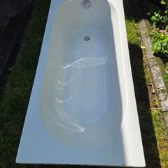 Bath less than 1 years old in a perfect condition