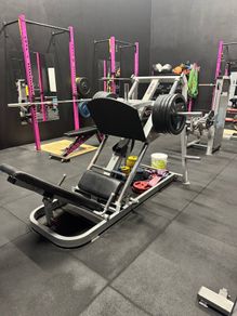 Leg press machine/Curve threadmills