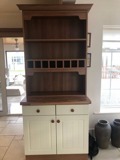 Dining table with 6 chairs and dresser
