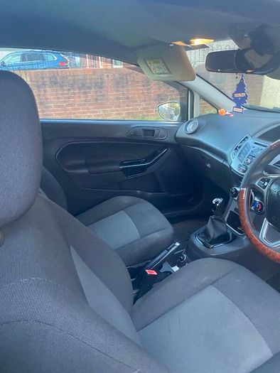 Ford Fiesta Van 152