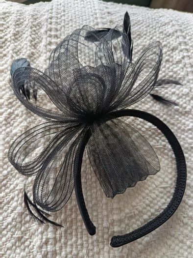 Black feather fascinator