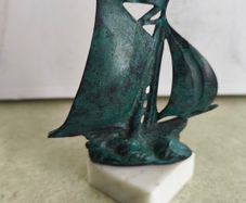 Vintage from the 1970s green matel could be copper  yacht, retro brass boat, brass figurine on marble plinth. could be uesed as  Paperweight, or decortive.