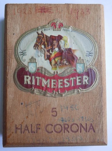 Vintage Half Corona Ritmeester vintage wooden cigar box