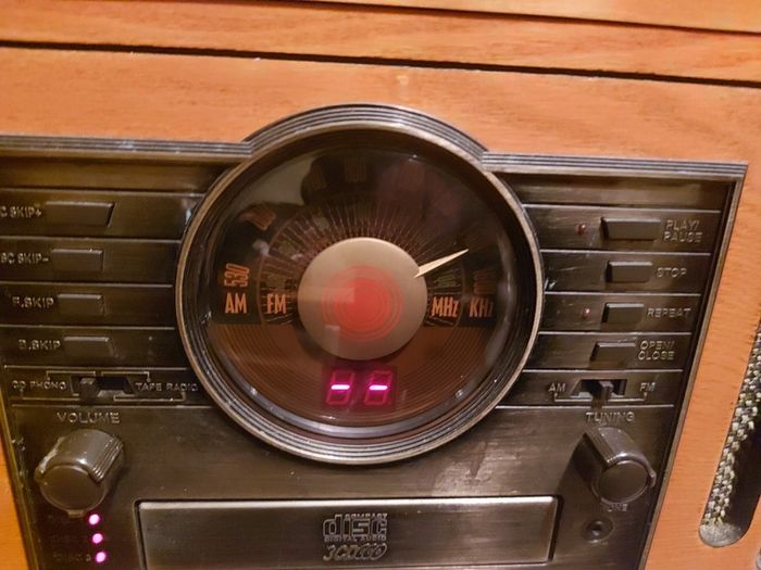 Replica vintage music system, 3 CD changer, Radio, Tape and Phono (Record Player) in lovely wooden Box Model Cl-1018, in very good condition