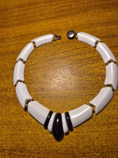 Vintage Black and White chunky beaded collar V necklace