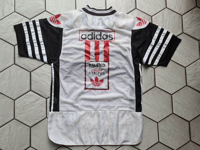 Adidas shirt T-shirt black white short sleeve vintage D164 UK 32 / 34 the  Brand