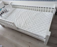 High quality Kids Bed with mattress (like new)