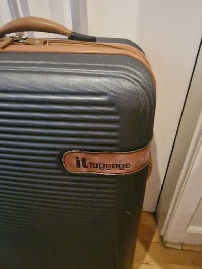 MEDIUM Plastic suitcase IT