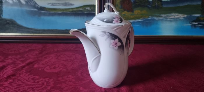 Vintage Royal Albert Horizons Star Flower Bone China Gold Gilt Coffee Pot / Water Pitcher Made In England