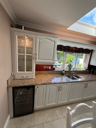 Solid Oak Kitchen with Granite and appliances