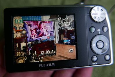 Fujifilm FinePix F Series F40fd 8.3 MP Digital Camera w/ Battery & Charger