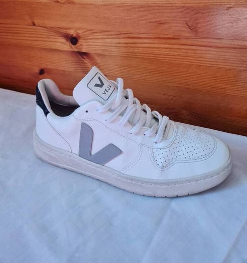 Veja v10 cwl Oxford grey Size 6 eu 39 white leather in excellent condition
