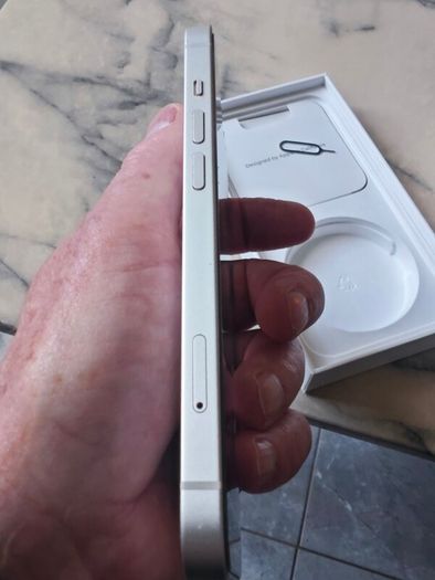 iPhone 14 starlight