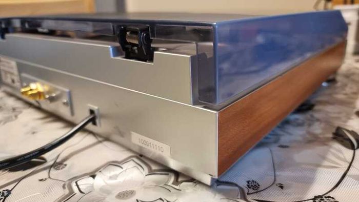 Dual DT 200 Turntable, 33/45 rpm, Full working.