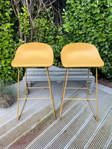 2 Kitchen bar stools