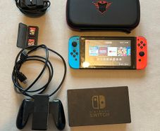 Nintendo Switch Plus 4 Games and Case.