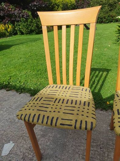 Set of 4 wooden dining chairs