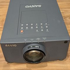 Sanyo PLC-XP10EA PC Multimedia Projector VGA 1900 Lumens