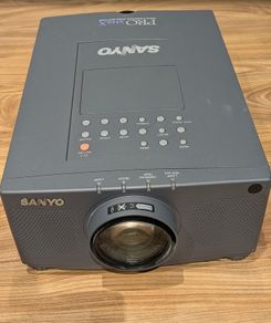 Sanyo PLC-XP10EA PC Multimedia Projector VGA 1900 Lumens