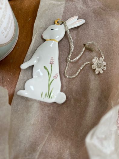 Maileg metal hand painted set of 5 rabbits in gift box .