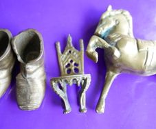 Vintage Brass (Horse 13cm x 13cm)(Chair 9cm x 4,5cm)(Shoes L-8cm)