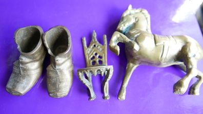 Vintage Brass (Horse 13cm x 13cm)(Chair 9cm x 4,5cm)(Shoes L-8cm)