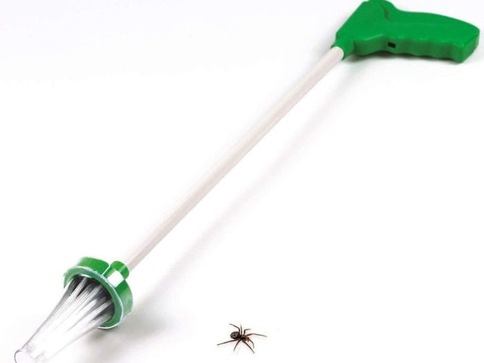 Spider Catcher, Bug Trap Catcher Extra Long with Handle, Safely Humanely Removes Spiders, Insects, Daddy Longlegs, Wasps, Bees and Moths, Original, Green (1)