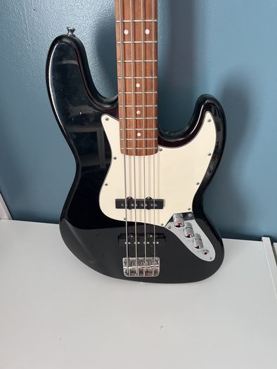 bass guitar with jazz pickups