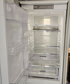 Whirlpool integrated fridge and freezer
