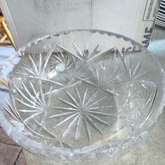 Vintage-Cut Crystal Bowl radial starburst or pinwheel/sunburst,motifs with geometric a serrated/sawtooth rim.