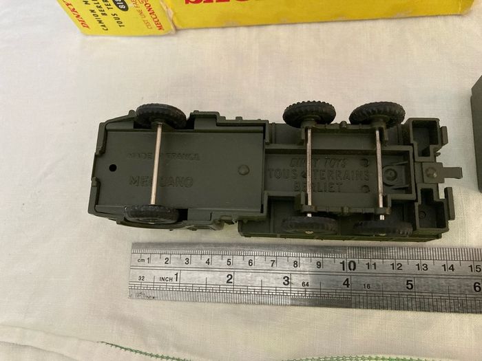 Dinky 818. Camion Militaire Berliet tous terrains. Meccano French manufactured. In box. Excellent condition.