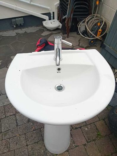 Hand basin
