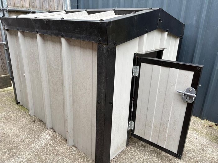 Large Dog Kennel