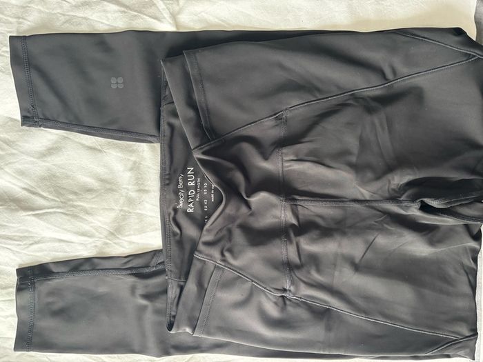 sweaty betty green and black leggings