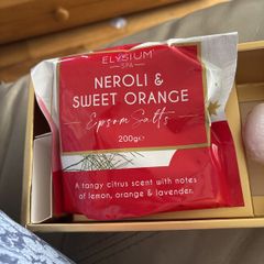 ELYSIUM spa epsom salts and bath bomb