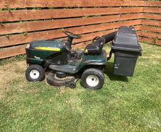 Ride on lawnmower